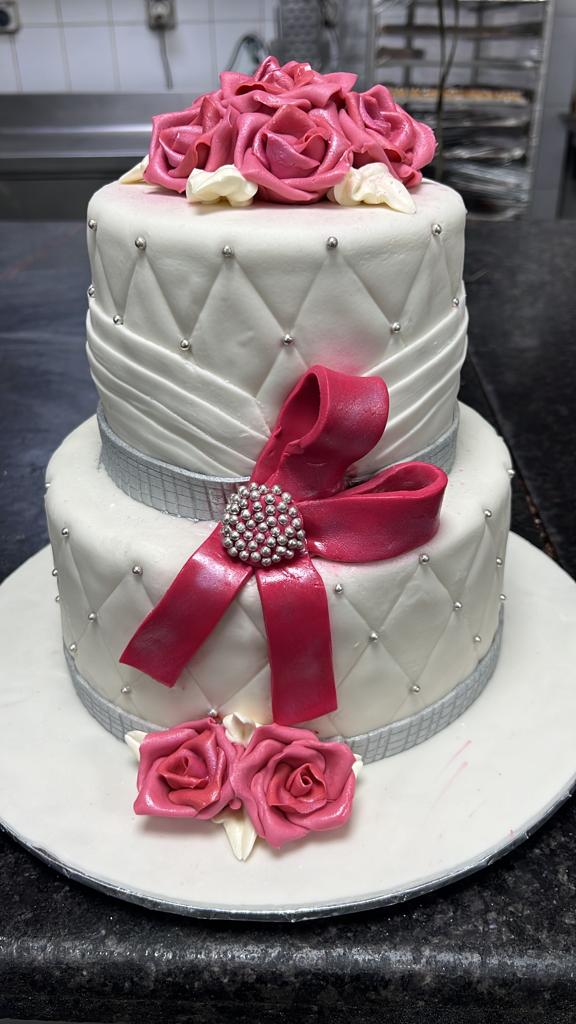 White Double Heart cake -